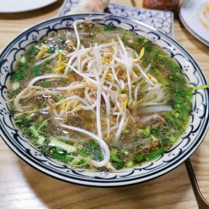 Pho bo tai lan - sopa de carne de res salteada