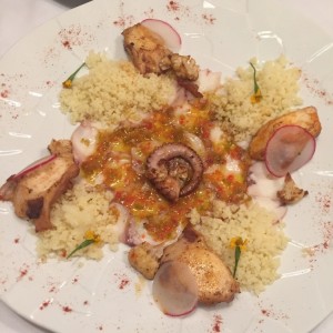 Pulpo a dos tiempos con cous cous de coliflor