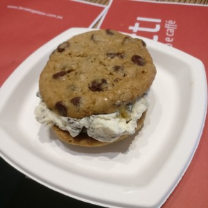 Ice cream & cookie sandwich