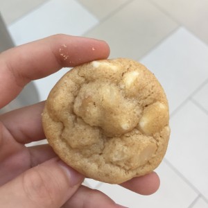 galleta de chocolate blanco y macadamia