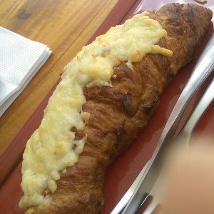 Croissant relleno