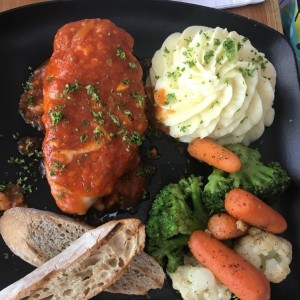 pollo a la parmesana con salsa fresca