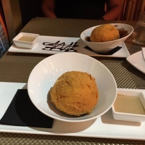 helado frito con ferrero rocher y dulce de leche