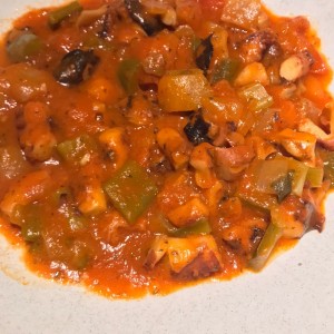 Pulpo en Salsa Criolla Picante