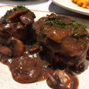 Filete Mignon con Tocino Artesanal y Salsa de Hongos