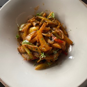 Hongos Portobello con Vegetales Salteados y Papas