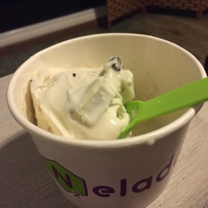 Helado Vegano con leche condesada y chocolate blanco hershey