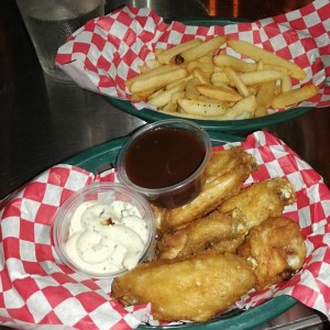 wings de 5 unidades y papas fritas