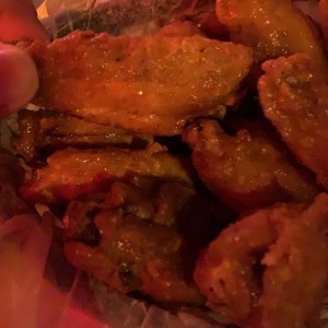 10 Wings o Boneless ( Elija 1 salsa + 1 dip )