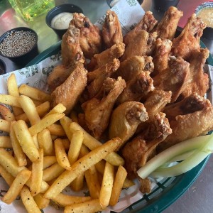 20 Wings o Boneless ( Eija 2 salsas + 2 dips )