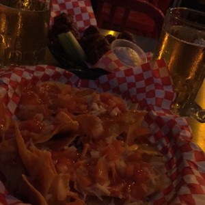 nachos + wings + pintas