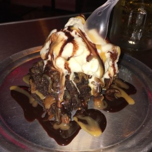 Brownie con helado