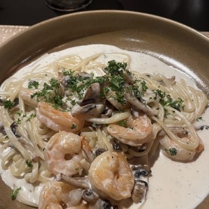 Pasta Con Camarones E Funghi en crema