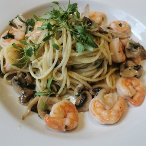 pasta con camarones y hongos