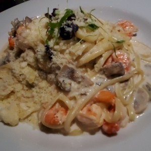 pasta de fettushinni con camarones