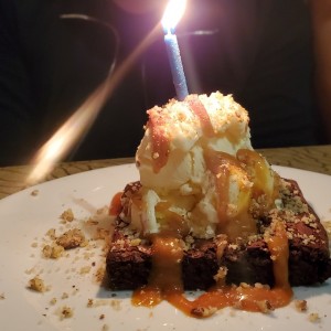 brownie con helado