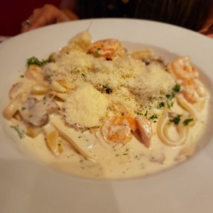 Pasta con camarones E Funghi