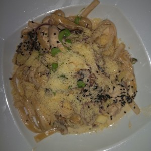 pasta a la crema con trocitos de pollo