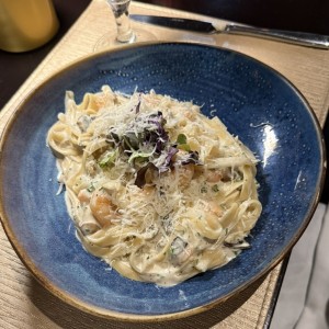 Pasta con Camarones e Funghi