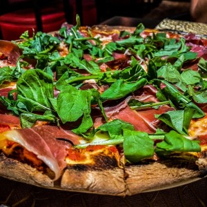 Pizza Prosciuto y Arugula