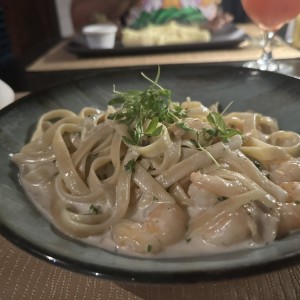 Pasta con Camarones e Funghi