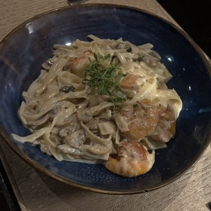 Pasta con Camarones e Funghi