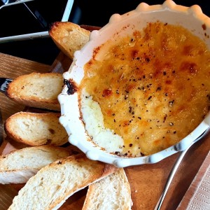 Dip de espinacas con queso gratinado