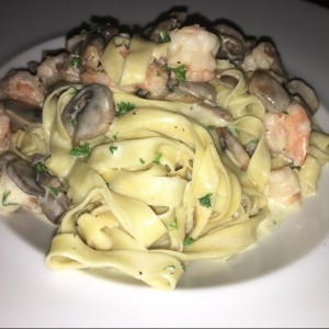 Pasta de camarones e funghi