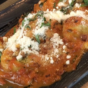 Raviolis De Carne En Salsa Amatriciana