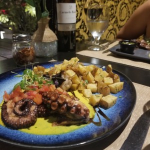 pulpo con papas rusticas