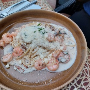 pasta de camarones en salsa blanca 