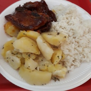 Arroz, papas y costillitas