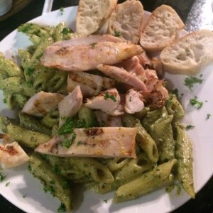 pasta al pesto con Pollo