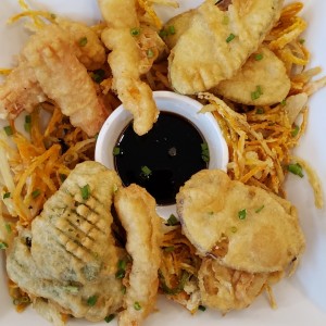 Tempura de vegetales y langostinos