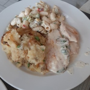 toscana de pollo con pure y ensalada