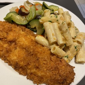 Pescado con pasta y vegetales