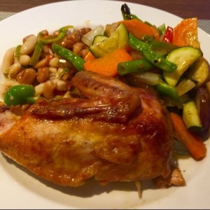 Pollo horneado con vegetales y ensalada de habas ?