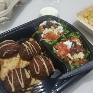 combo plater falafel