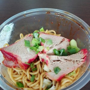 Fideos Golden Koi con Puerco