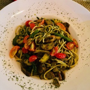 Pasta Primavera con pesto