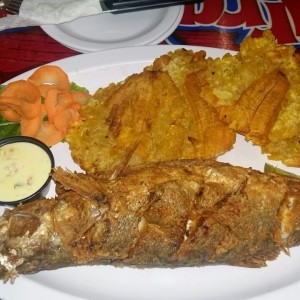 pescado frito con patacones