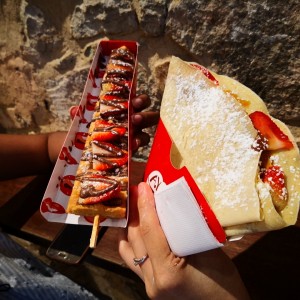 waffle pop nutella y fresas, crepe de dulce de leche y fresas