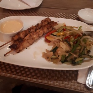 Brocheta de pollo cn Vegetales