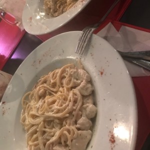 spaguetti en salsa alfredo con pollo 