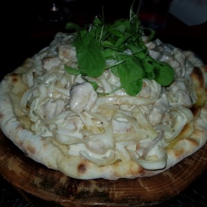 Fettucini en salsa Alfredo con pollo