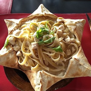 Fetuccini Alfredo con Pollo