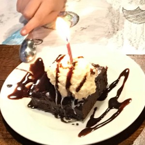 Brownie con helado