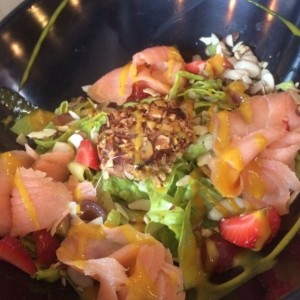 ensalada con salmon ahumado