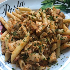 Penne con Pollo en Salsa Pomodoro