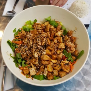 Ensalada con pollo teriyaki